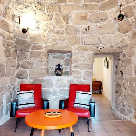 Trullo Fellone * Челье-Мессапика