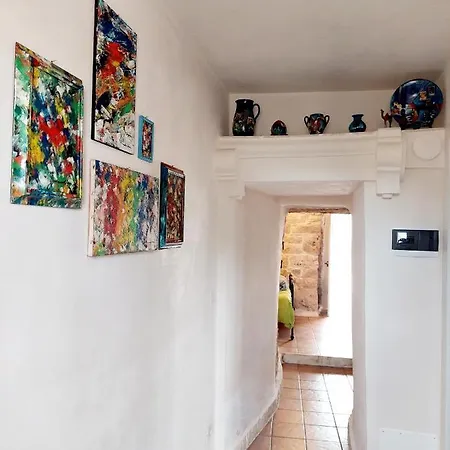 Trullo Fellone * Челье-Мессапика